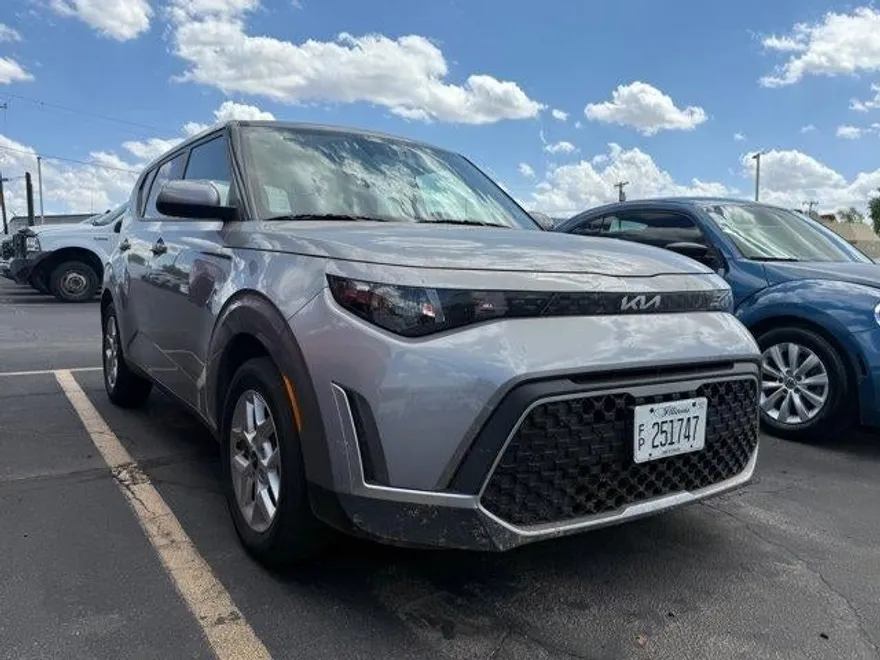 2024 Kia Soul LX photo 1