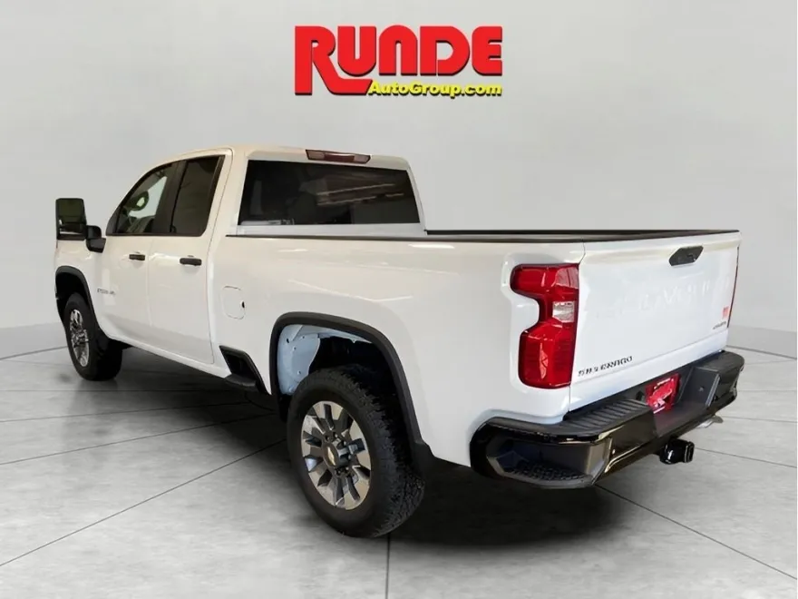 2024 Chevrolet Silverado 2500HD Custom photo 1