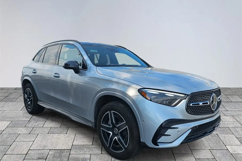2024 Mercedes Benz GLC 300 photo 1