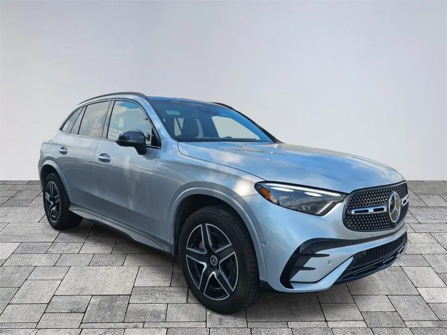 2024 Mercedes Benz GLC 300 photo 1