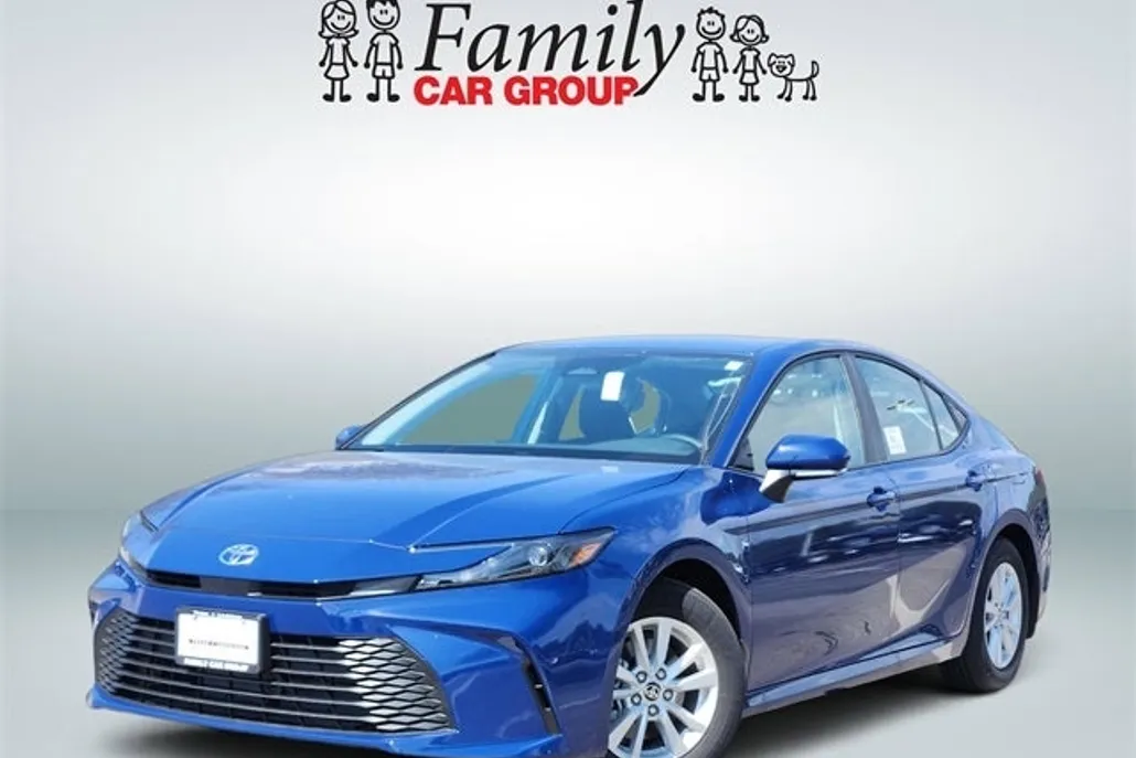 2025 Toyota Camry LE photo 1