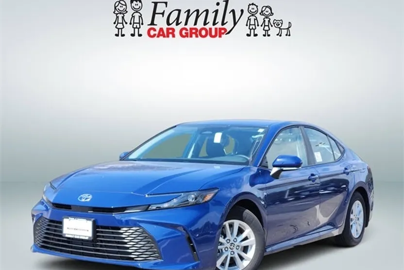 2025 Toyota Camry LE photo 1