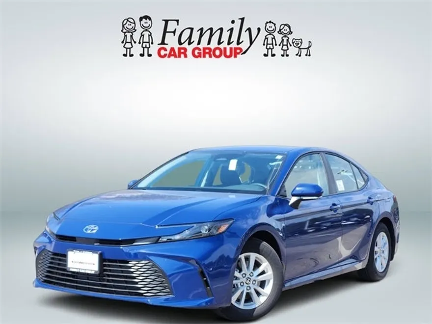 2025 Toyota Camry LE photo 1