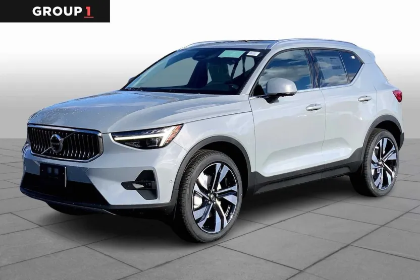 2025 Volvo XC40 Plus photo 1