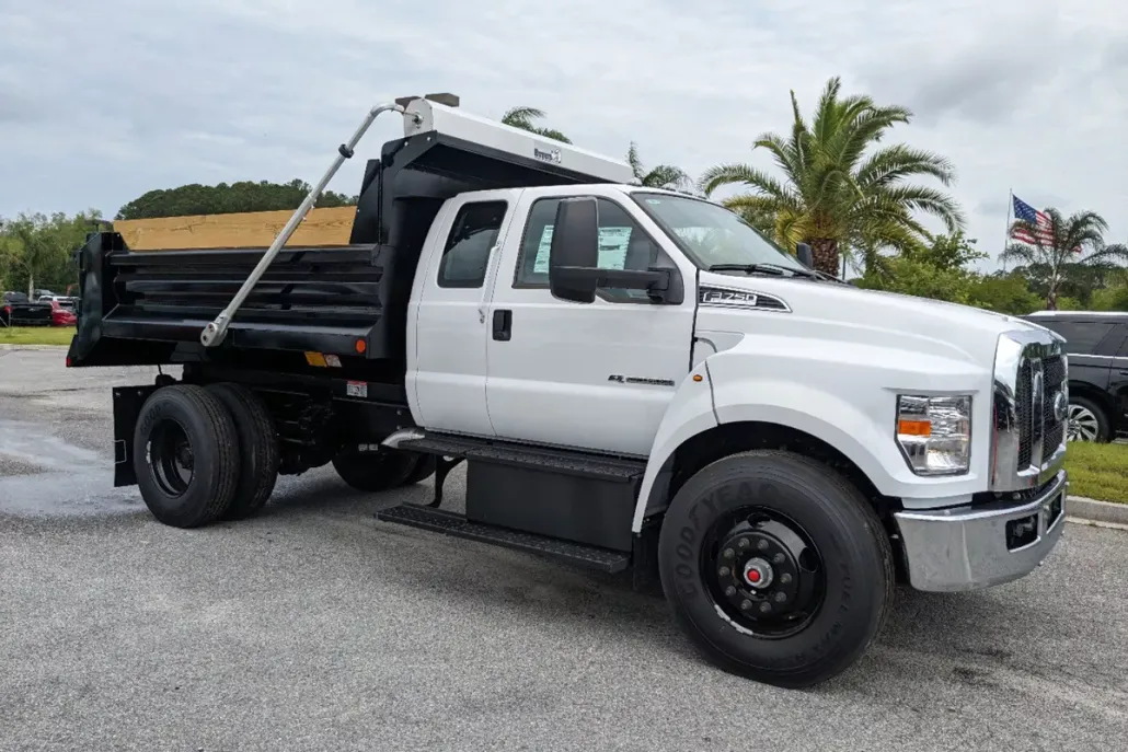2024 Ford F-750 Base photo 1