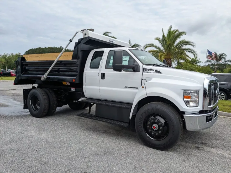 2024 Ford F-750 Base photo 1