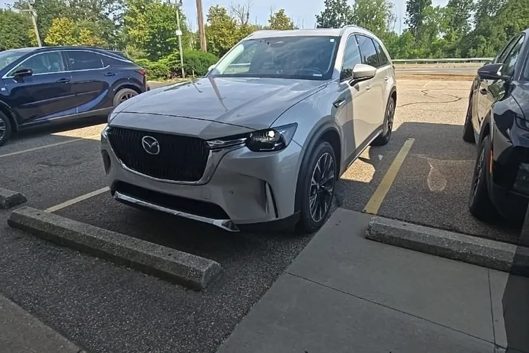 2024 Mazda CX-90 Premium photo 1