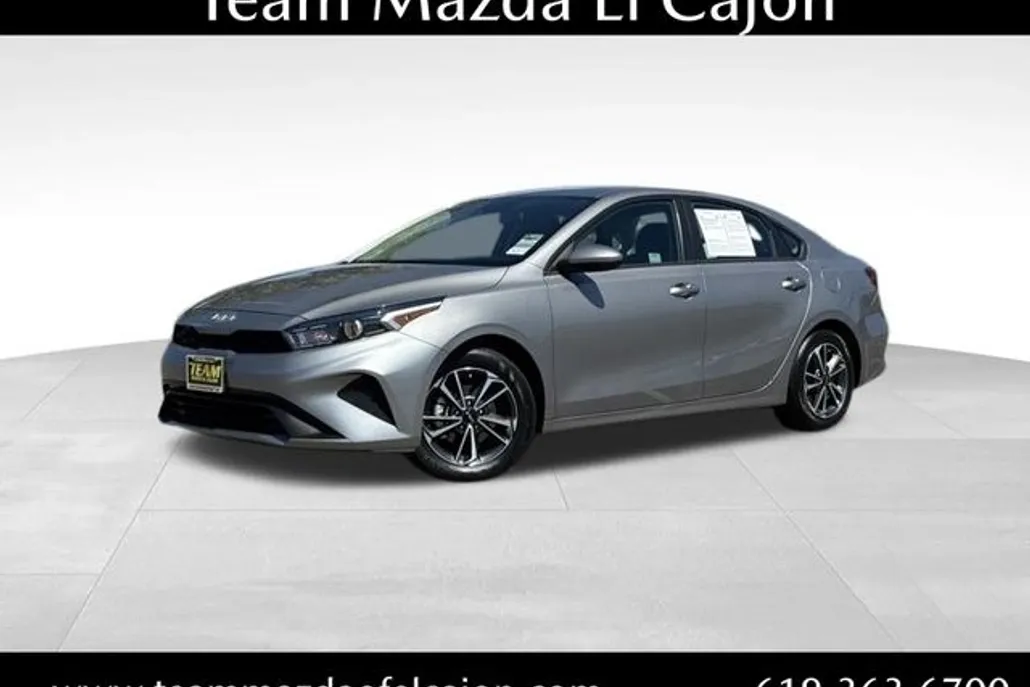 2023 Kia Forte LXS photo 1