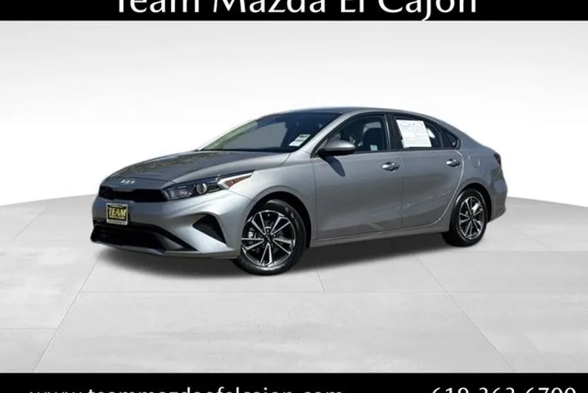 2023 Kia Forte LXS photo 1