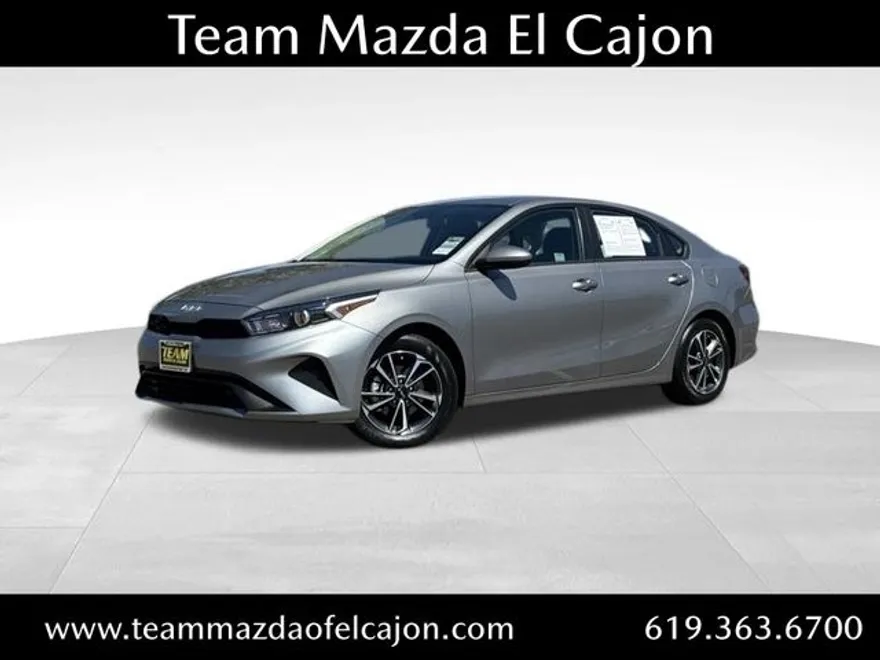 2023 Kia Forte LXS photo 1