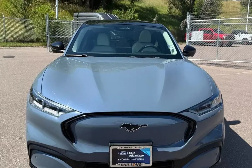 2023 Ford Mustang Mach-E Premium photo 1