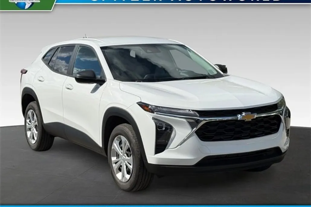 2024 Chevrolet Trax LS photo 1