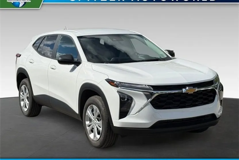 2024 Chevrolet Trax LS photo 1