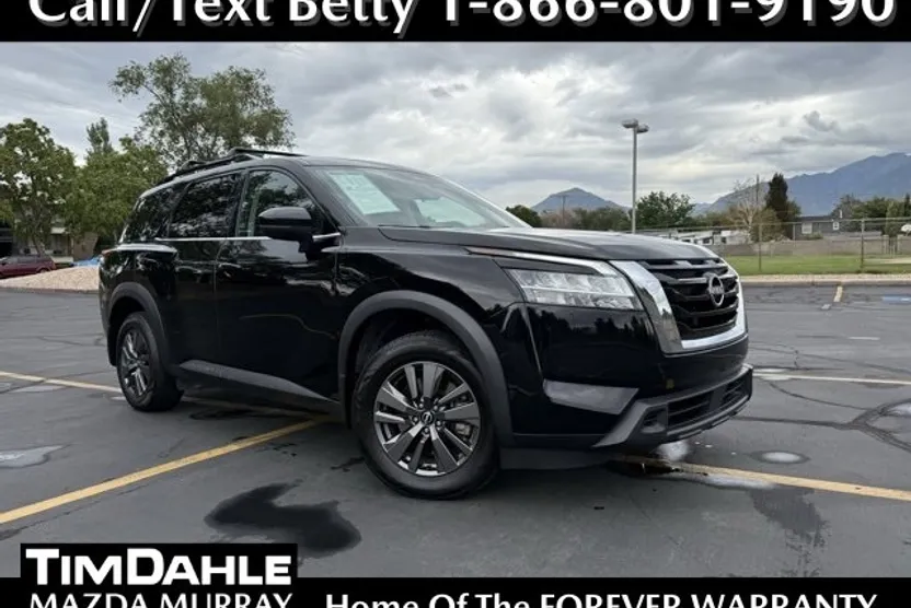2022 Nissan Pathfinder SV photo 1