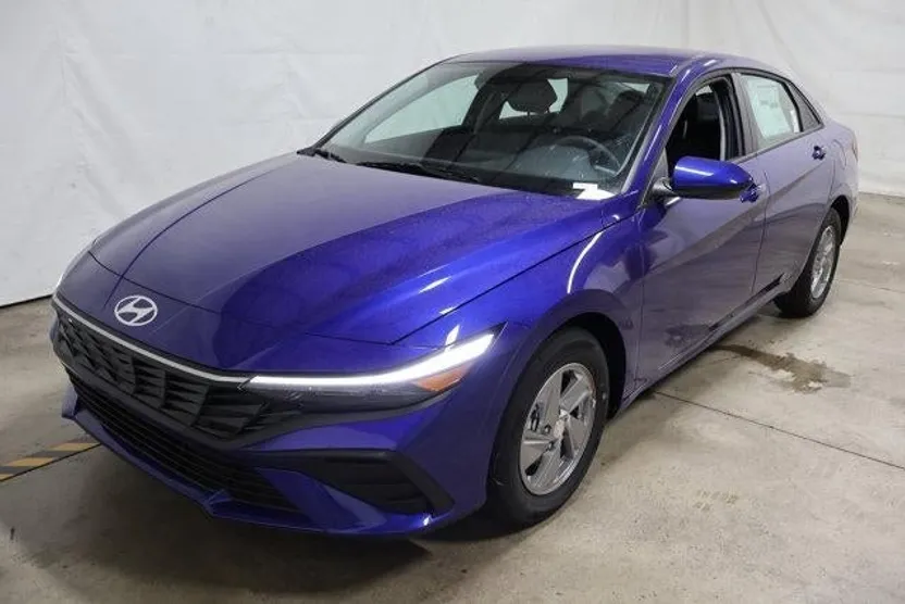 2025 Hyundai Elantra SE photo 1