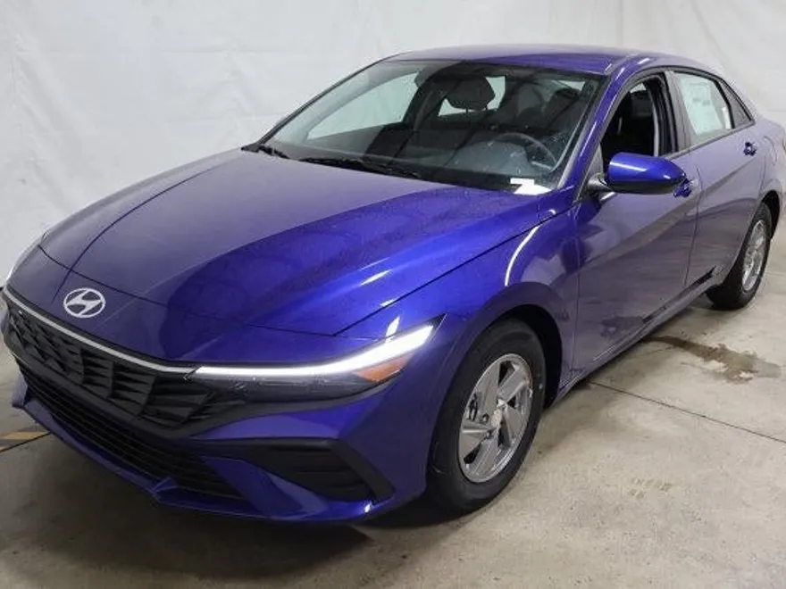 2025 Hyundai Elantra SE photo 1