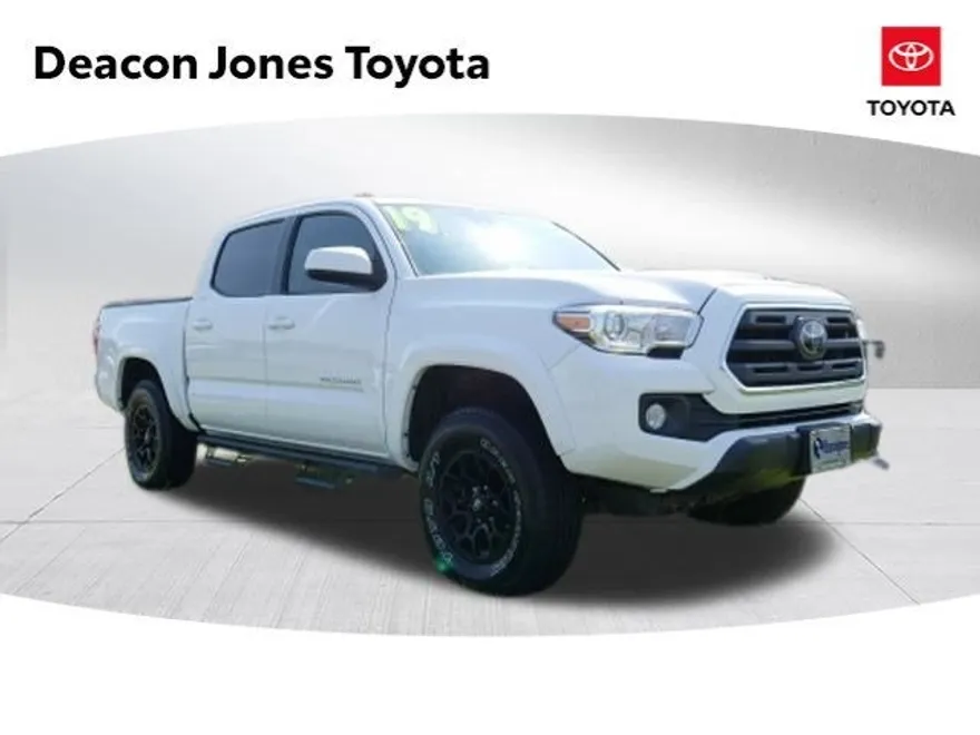2019 Toyota Tacoma 4x4 SR5 photo 1