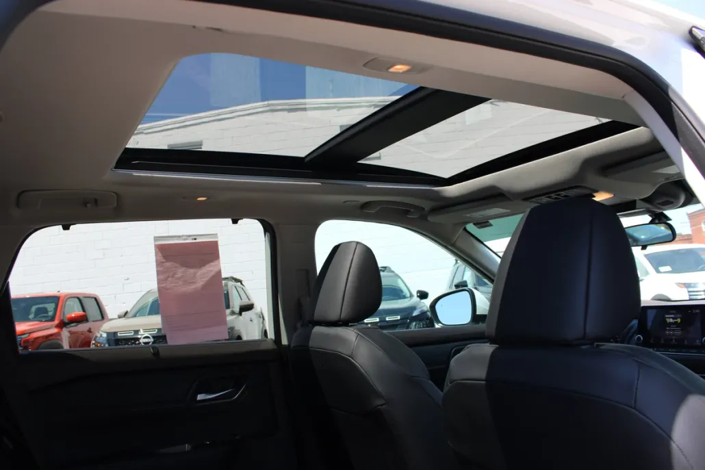 2023 Nissan Rogue SV photo 1