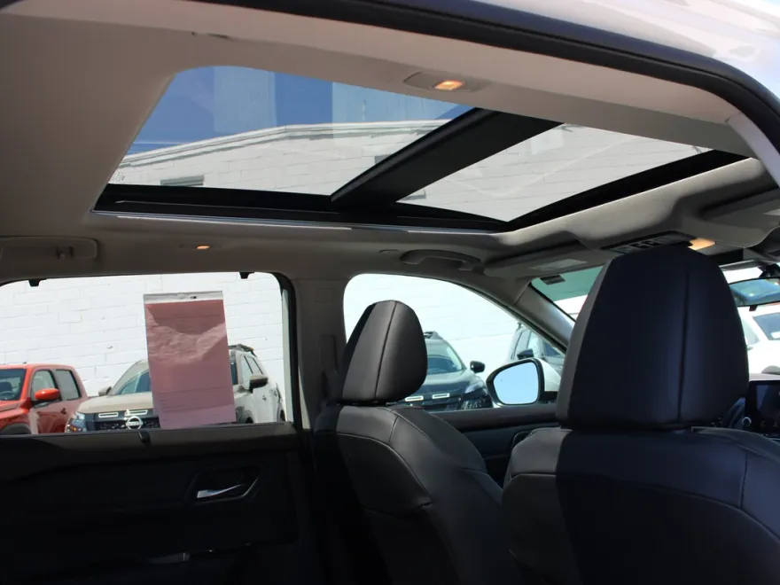 2023 Nissan Rogue SV photo 1