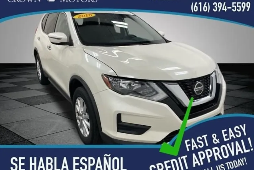 2018 Nissan Rogue SV photo 1