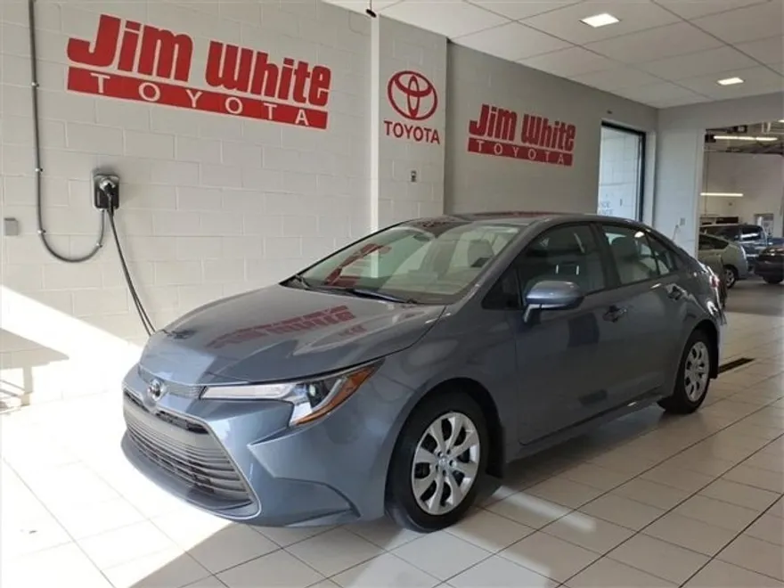 2024 Toyota Corolla LE photo 1
