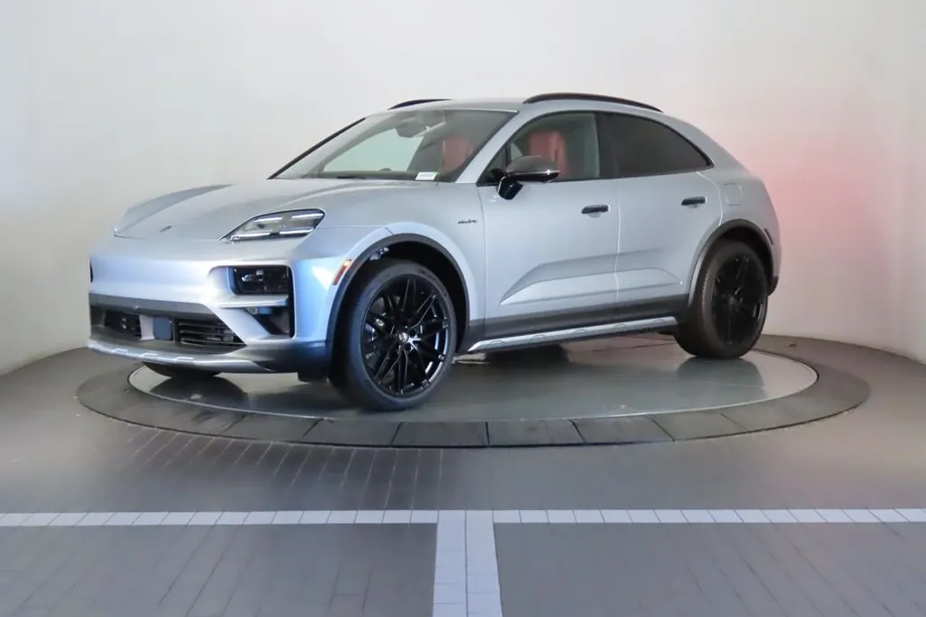 2024 Porsche Macan Turbo Electric Base photo 1