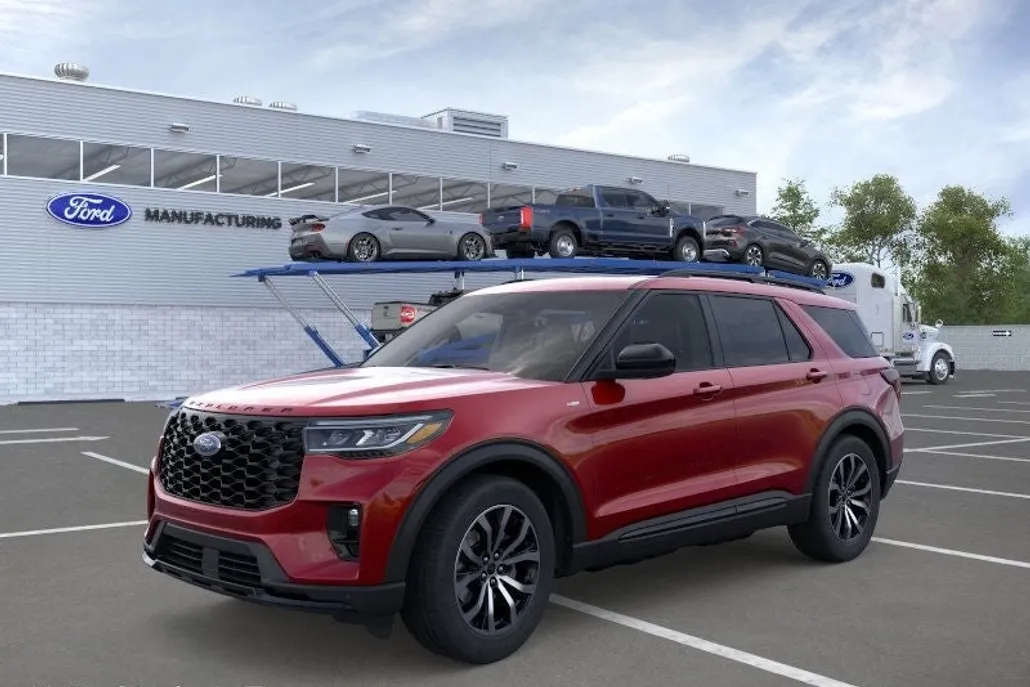 2025 Ford Explorer ST-Line photo 1
