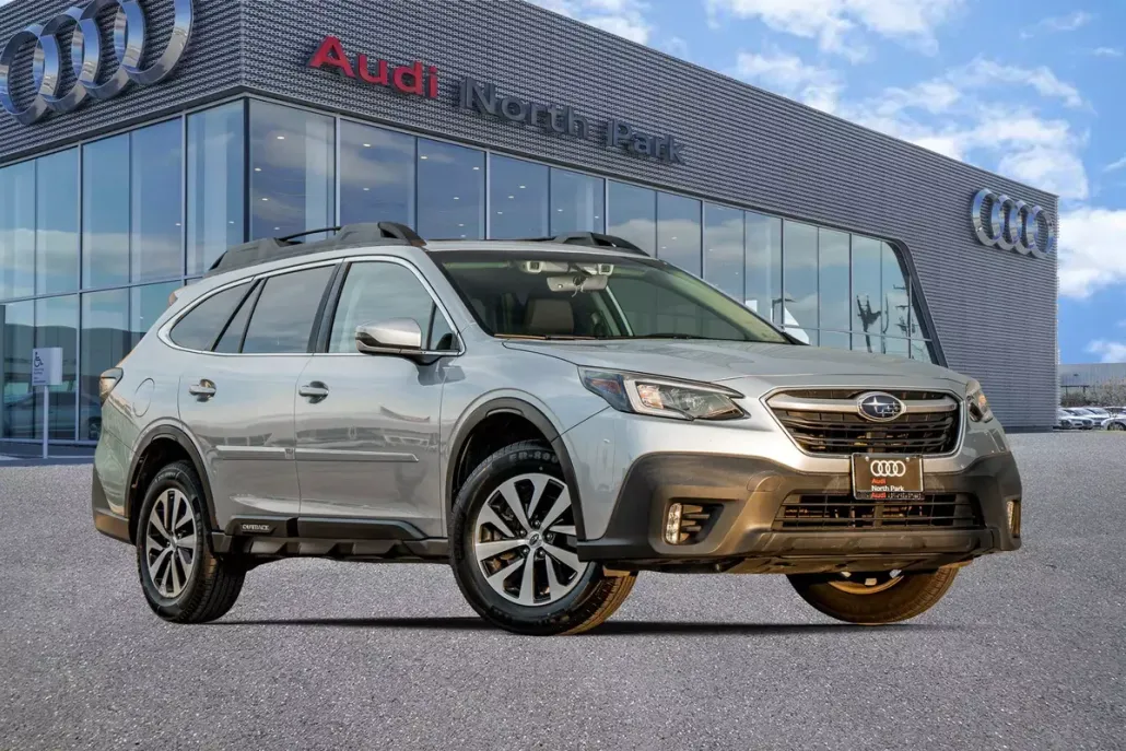 2020 Subaru Outback Premium photo 1
