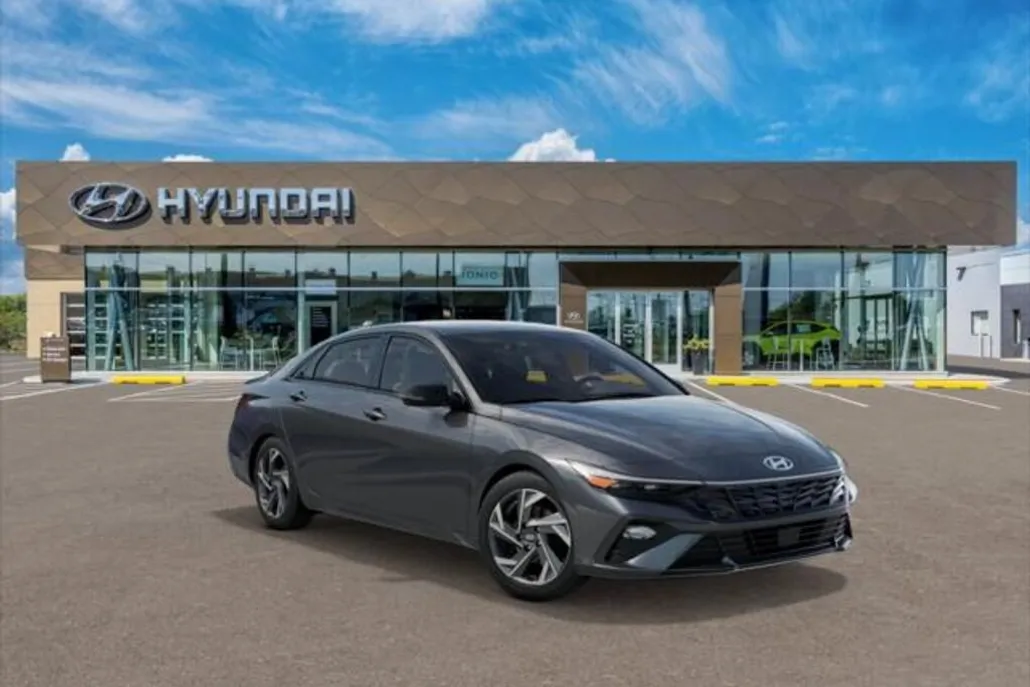 2025 Hyundai Elantra SEL Sport photo 1