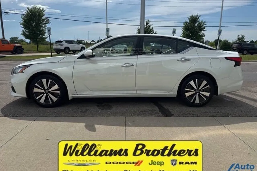 2022 Nissan Altima 2.5 SL photo 1