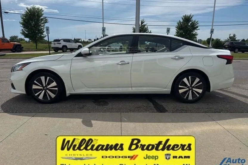 2022 Nissan Altima 2.5 SL photo 1