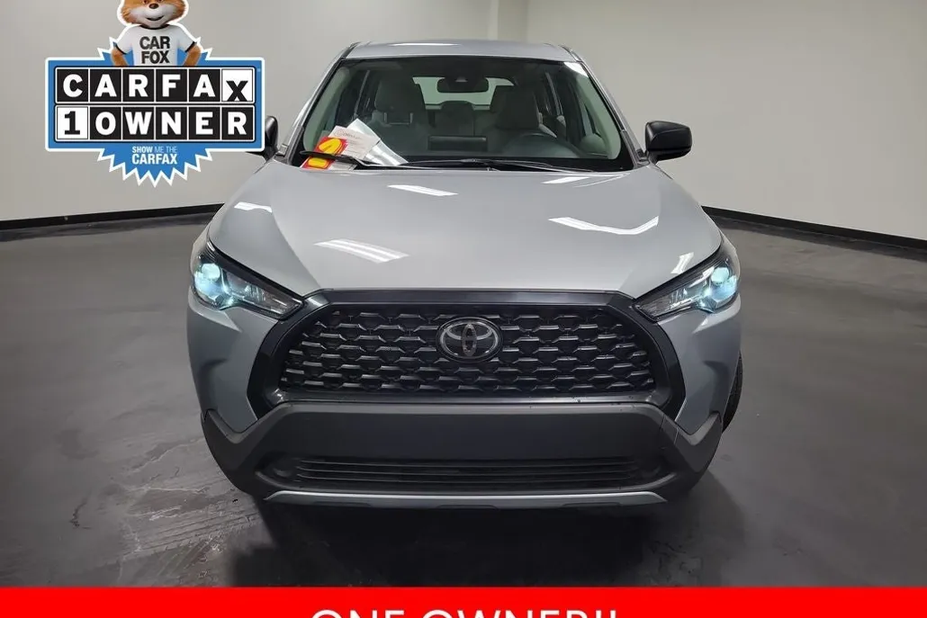 2022 Toyota Corolla Cross L photo 1