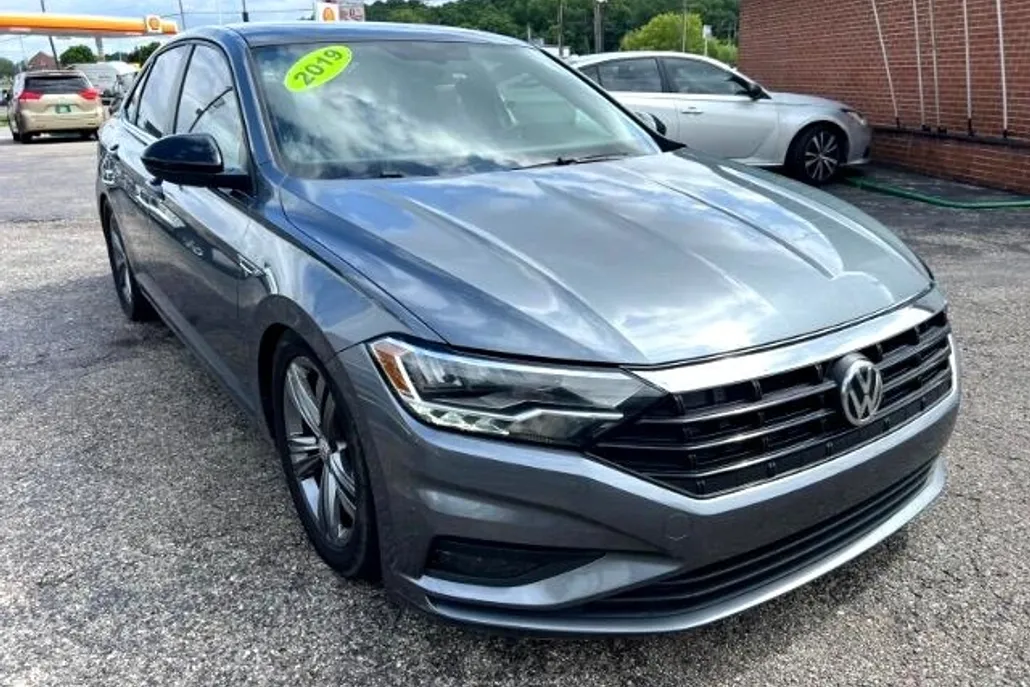 2019 Volkswagen Jetta SE 1.4T R-Line photo 1