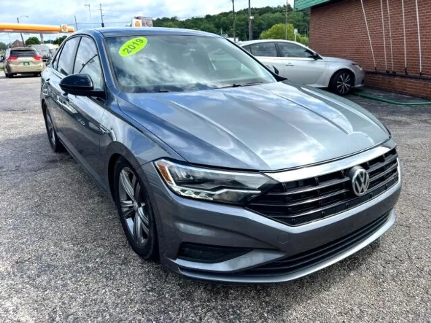 2019 Volkswagen Jetta SE 1.4T R-Line photo 1