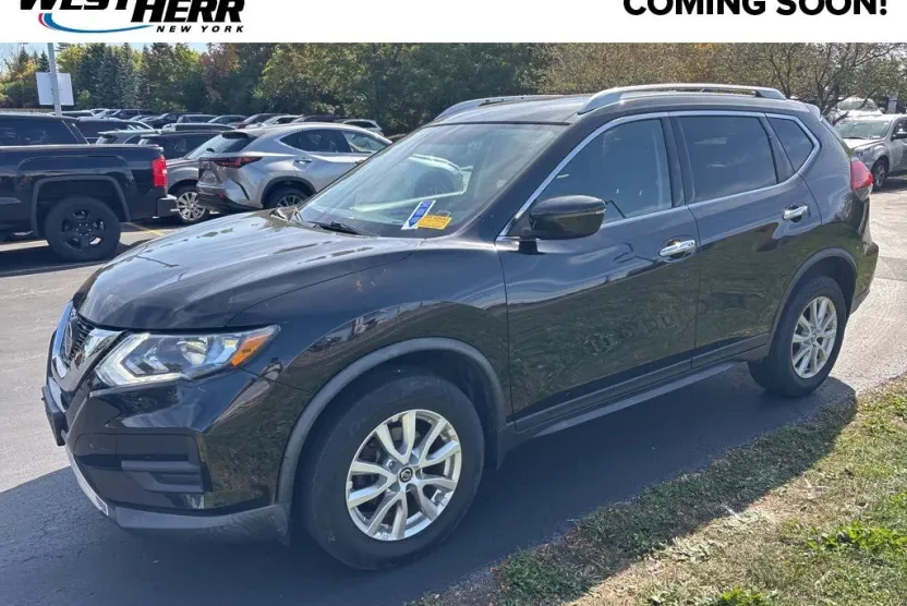 2018 Nissan Rogue SV photo 1