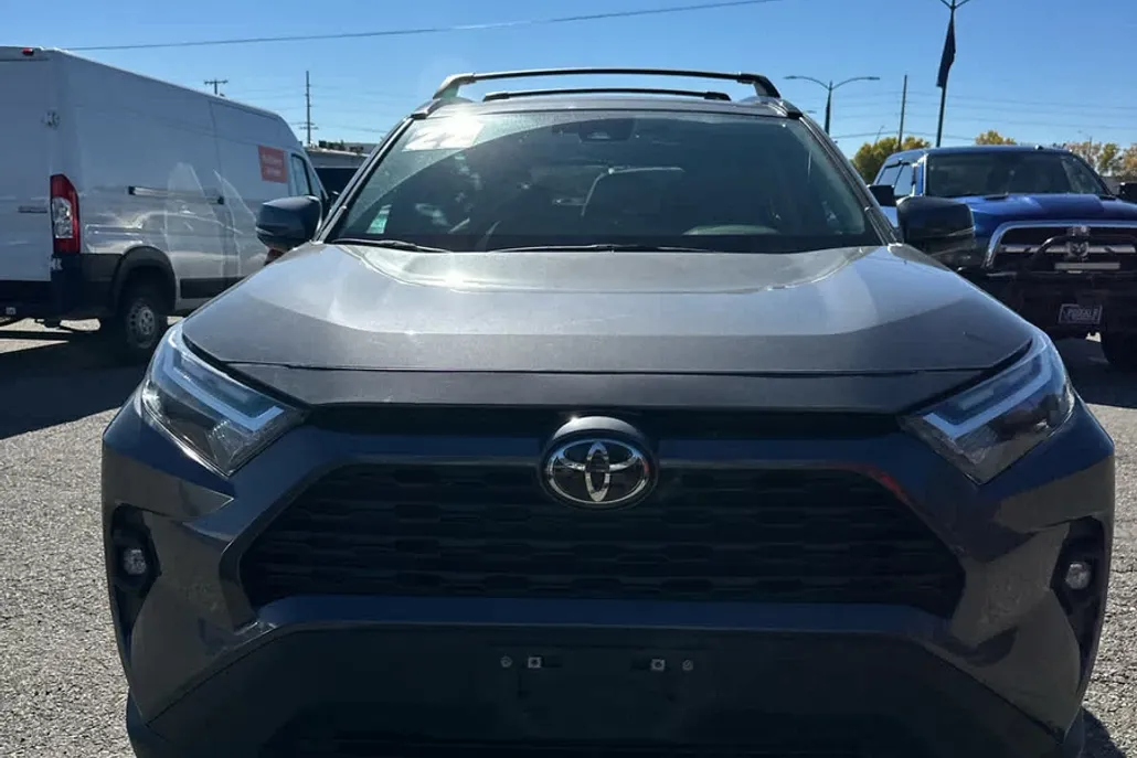 2022 Toyota RAV4 XLE Premium photo 1