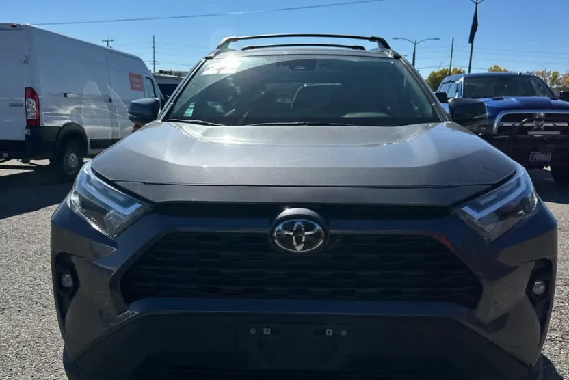 2022 Toyota RAV4 XLE Premium photo 1
