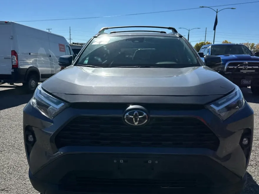 2022 Toyota RAV4 XLE Premium photo 1