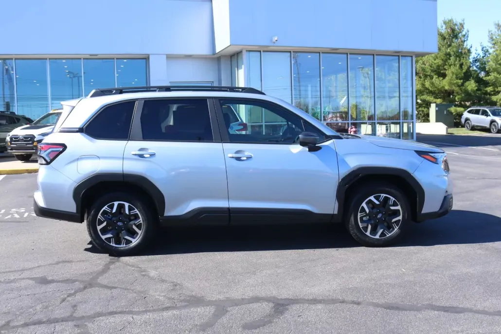 2025 Subaru Forester Premium Base photo 1