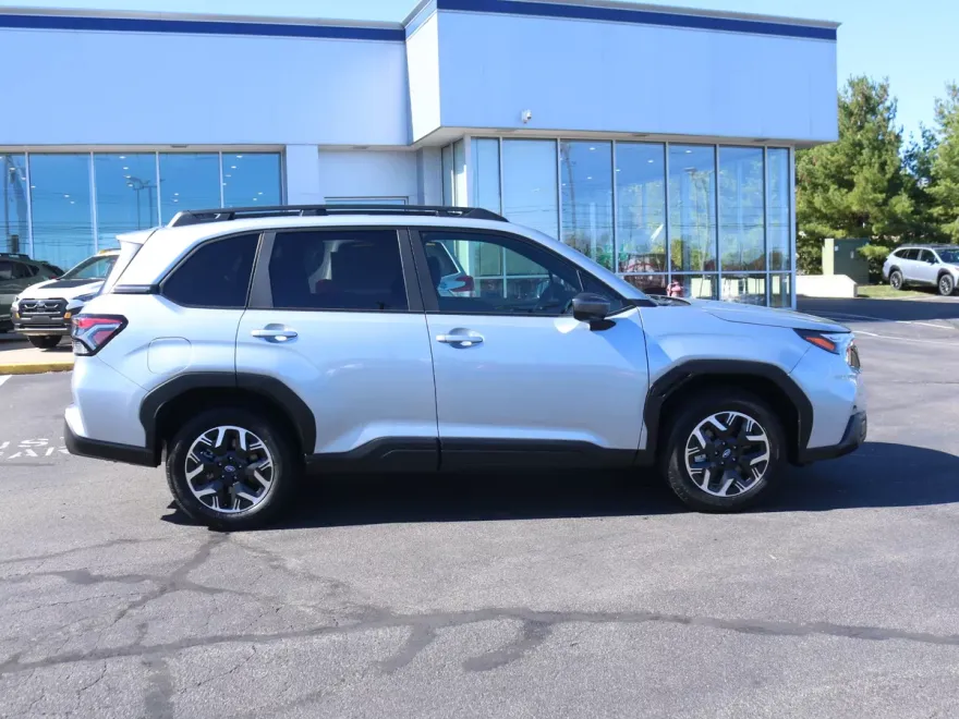 2025 Subaru Forester Premium Base photo 1