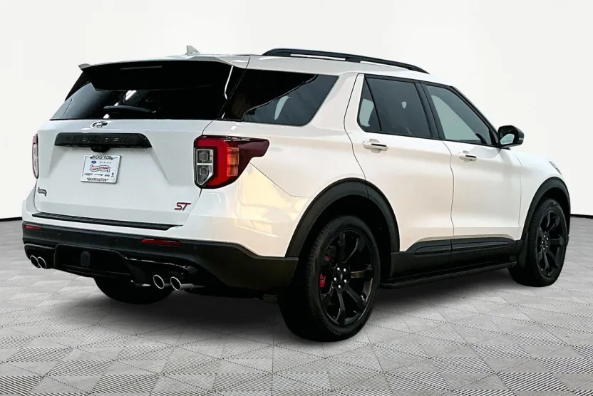 2023 Ford Explorer ST photo 1