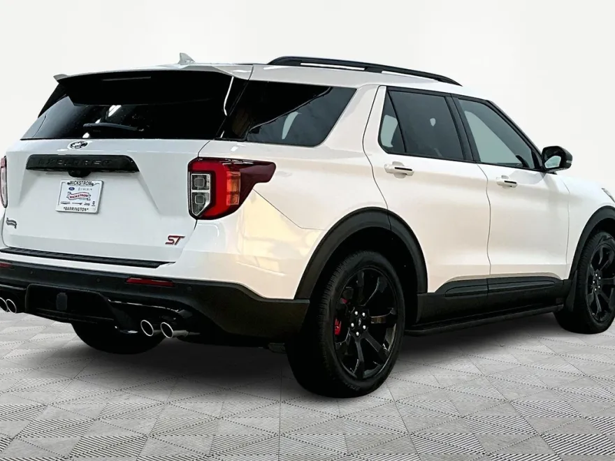 2023 Ford Explorer ST photo 1