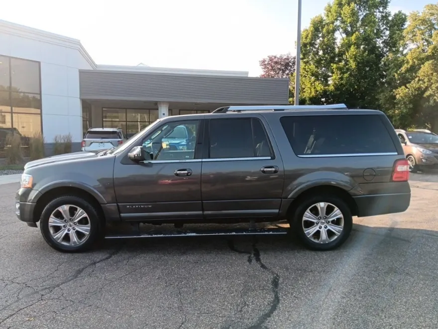 2017 Ford Expedition EL Platinum photo 1