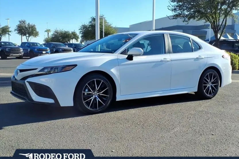 2024 Toyota Camry SE photo 1