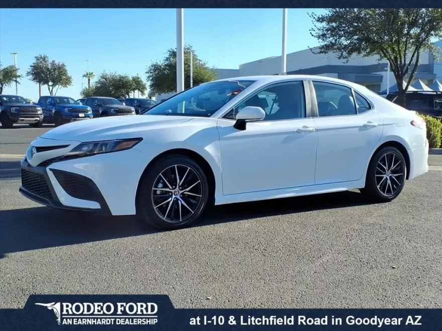 2024 Toyota Camry SE photo 1
