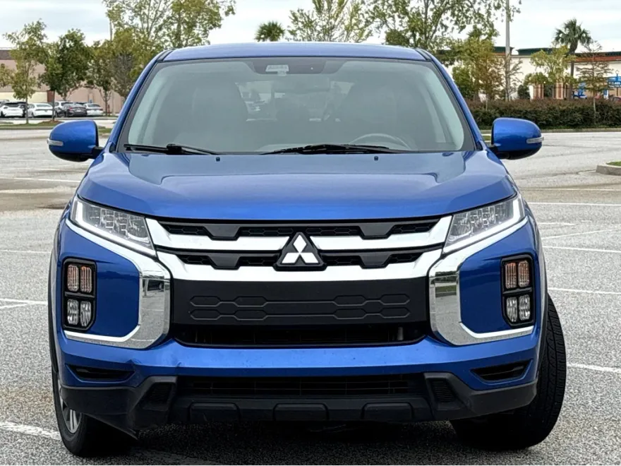 2023 Mitsubishi Outlander Sport SE photo 1