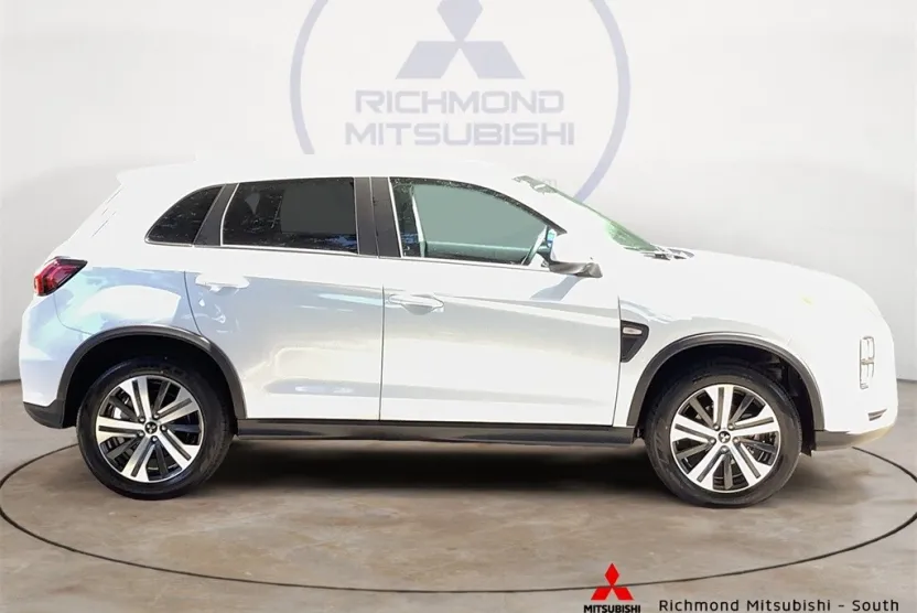 2025 Mitsubishi Outlander Sport ES SE LE photo 1