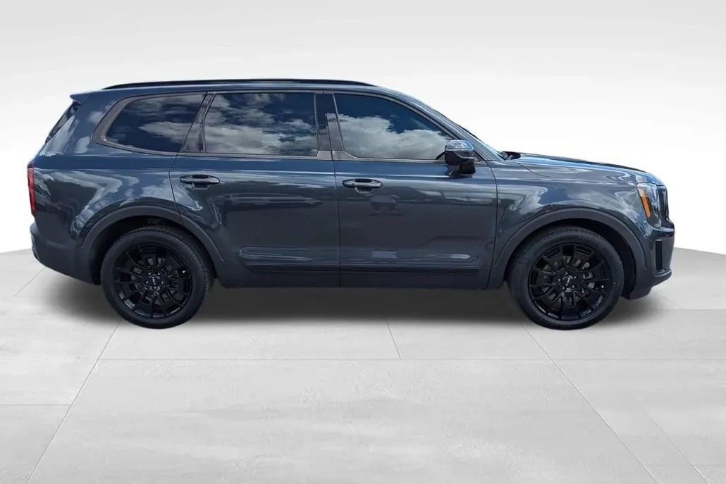 2022 Kia Telluride SX photo 1