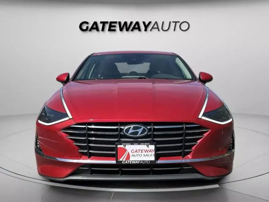 2022 Hyundai Sonata SE photo 1