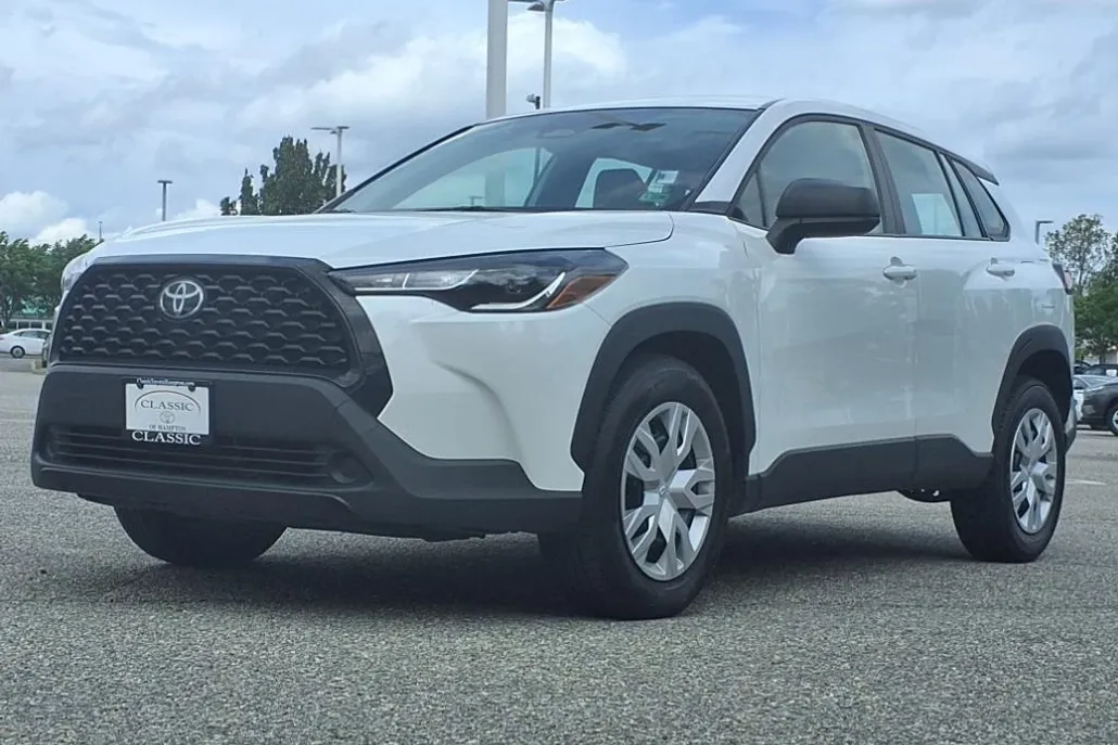 2023 Toyota Corolla Cross L photo 1